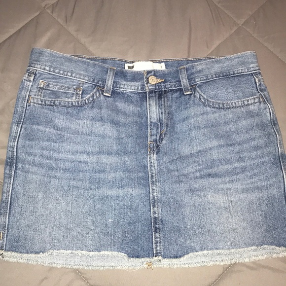 Levi's Dresses & Skirts - CLOSET CLOSING❗️Levi denim skirt